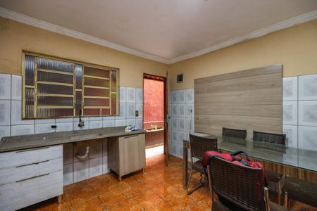 Casa à venda com 250m², 2 quartos e 2 vagas Casa à venda com 250m², 2 quartos e 2 vagasCozinha