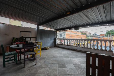 Casa à venda com 250m², 2 quartos e 2 vagas Casa à venda com 250m², 2 quartos e 2 vagasÁrea externa