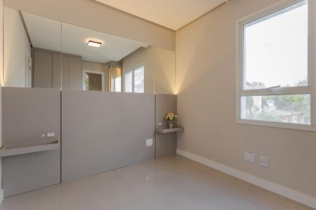 Suíte de apartamento para alugar com 1 quarto, 40m² em Passo D’areia, Porto Alegre