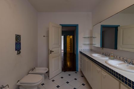 Casa à venda com 432m², 5 quartos e 4 vagasBanheiro da Suíte 1