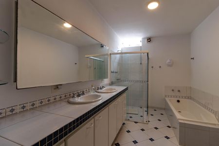 Casa à venda com 432m², 5 quartos e 4 vagasBanheiro da Suíte 1