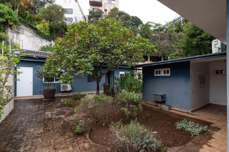 Casa à venda com 432m², 5 quartos e 4 vagasQuintal