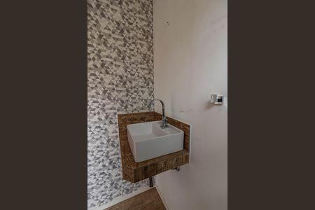 Casa à venda com 432m², 5 quartos e 4 vagasEdícula - Banheiro da Suíte