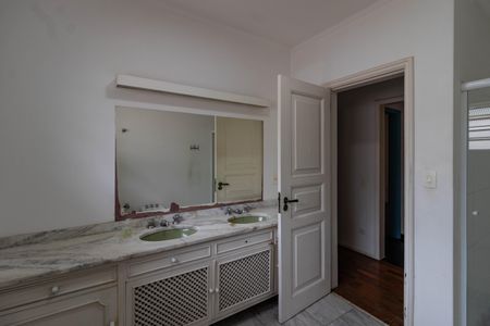 Casa à venda com 432m², 5 quartos e 4 vagasBanheiro