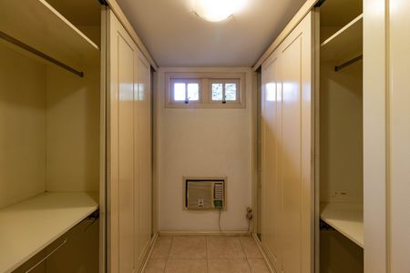 Casa à venda com 432m², 5 quartos e 4 vagasCloset da suíte 1