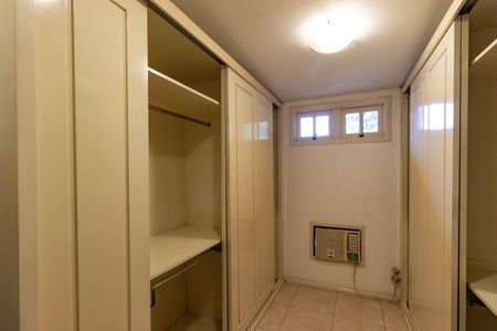 Casa à venda com 432m², 5 quartos e 4 vagasCloset da suíte 1