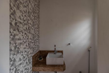 Casa à venda com 432m², 5 quartos e 4 vagasEdícula - Banheiro da Suíte