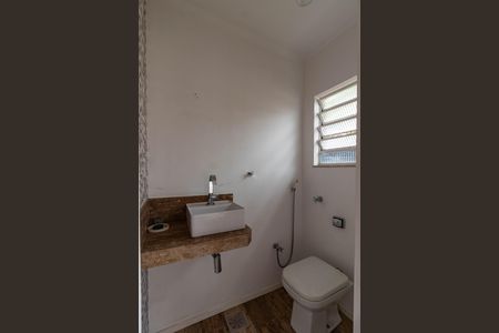 Casa à venda com 432m², 5 quartos e 4 vagasEdícula - Banheiro da Suíte