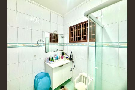 Casa à venda com 230m², 4 quartos e 4 vagasBanheiro 1