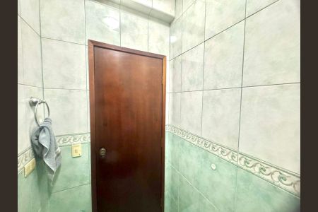 Casa à venda com 230m², 4 quartos e 4 vagasBanheiro 2