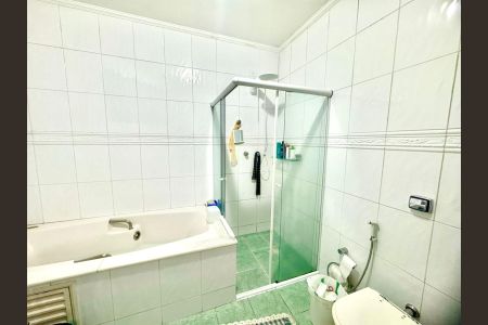 Casa à venda com 230m², 4 quartos e 4 vagasBanheiro da Suíte
