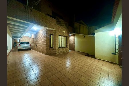 Casa à venda com 230m², 4 quartos e 4 vagasGaragem