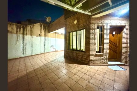 Casa à venda com 230m², 4 quartos e 4 vagasGaragem