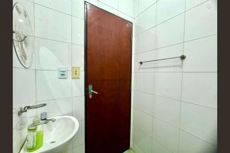 Casa à venda com 230m², 4 quartos e 4 vagasBanheiro 3