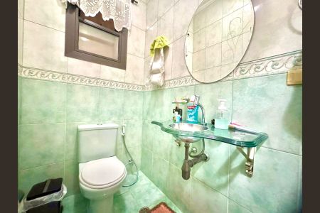 Casa à venda com 230m², 4 quartos e 4 vagasBanheiro 2