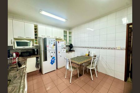 Casa à venda com 230m², 4 quartos e 4 vagasCozinha