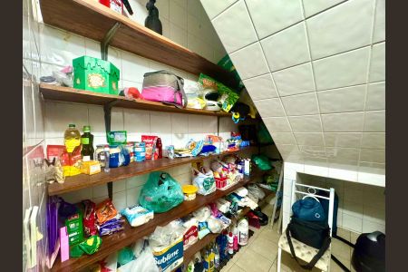 Casa à venda com 230m², 4 quartos e 4 vagasDespensa 