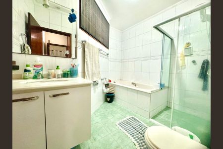Casa à venda com 230m², 4 quartos e 4 vagasBanheiro da Suíte