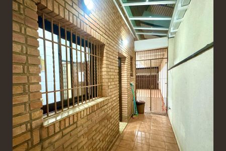 Casa à venda com 230m², 4 quartos e 4 vagasCorredor