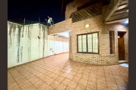 Casa à venda com 230m², 4 quartos e 4 vagasGaragem