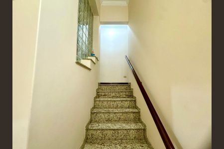 Casa à venda com 230m², 4 quartos e 4 vagasEscada 