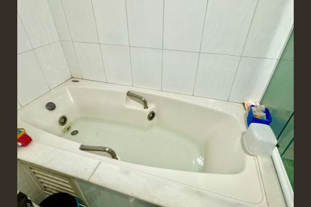 Casa à venda com 230m², 4 quartos e 4 vagasBanheiro da Suíte