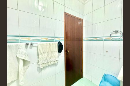 Casa à venda com 230m², 4 quartos e 4 vagasBanheiro 1