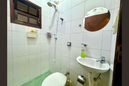 Casa à venda com 230m², 4 quartos e 4 vagasBanheiro 3