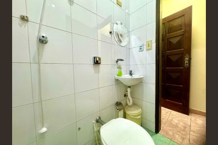 Casa à venda com 230m², 4 quartos e 4 vagasBanheiro 3