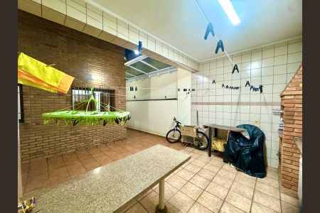 Casa à venda com 230m², 4 quartos e 4 vagasQuintal 