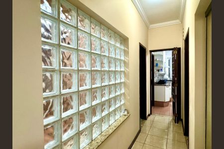Casa à venda com 230m², 4 quartos e 4 vagasCorredor