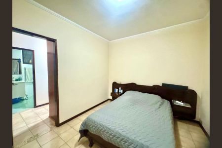 Casa à venda com 230m², 4 quartos e 4 vagasQuarto Suíte