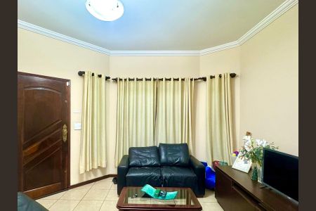 Casa à venda com 230m², 4 quartos e 4 vagasSala