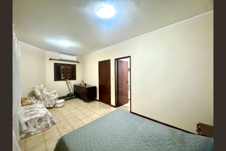 Casa à venda com 230m², 4 quartos e 4 vagasQuarto Suíte