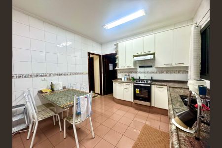 Casa à venda com 230m², 4 quartos e 4 vagasCozinha