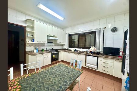 Casa à venda com 230m², 4 quartos e 4 vagasCozinha