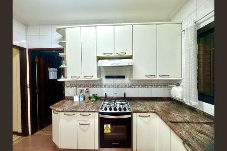Casa à venda com 230m², 4 quartos e 4 vagasCozinha