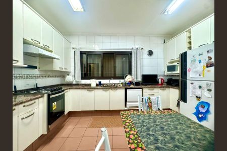 Casa à venda com 230m², 4 quartos e 4 vagasCozinha