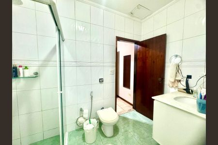 Casa à venda com 230m², 4 quartos e 4 vagasBanheiro da Suíte