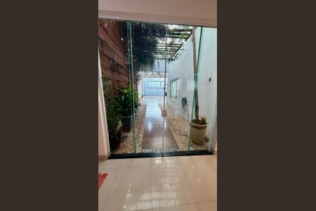 Casa para alugar com 220m², 3 quartos e 5 vagas Casa para alugar com 220m², 3 quartos e 5 vagasPorta Sala