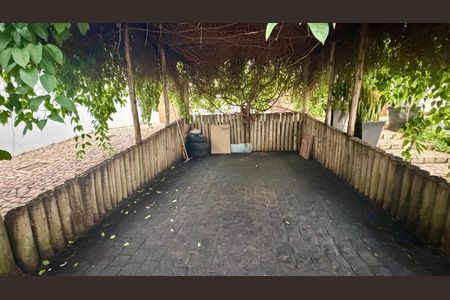 Casa para alugar com 220m², 3 quartos e 5 vagas