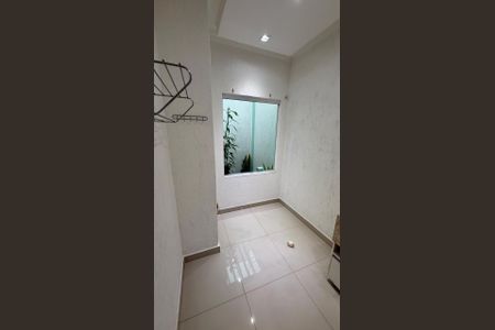 Casa para alugar com 220m², 3 quartos e 5 vagas Casa para alugar com 220m², 3 quartos e 5 vagasQuarto