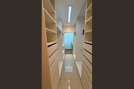 Casa para alugar com 220m², 3 quartos e 5 vagas Casa para alugar com 220m², 3 quartos e 5 vagasCloset