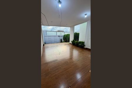 Casa para alugar com 220m², 3 quartos e 5 vagas Casa para alugar com 220m², 3 quartos e 5 vagasGaragem