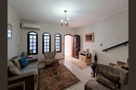 Casa à venda com 130m², 4 quartos e 2 vagasSala