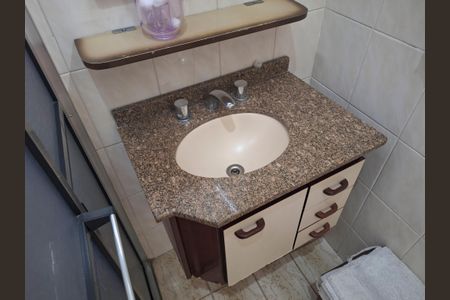 Casa à venda com 130m², 4 quartos e 2 vagasBanheiro 2