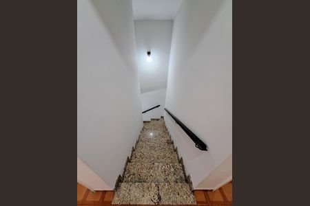 Casa à venda com 130m², 4 quartos e 2 vagasEscadas