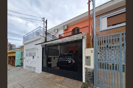 Casa à venda com 130m², 4 quartos e 2 vagasFachada