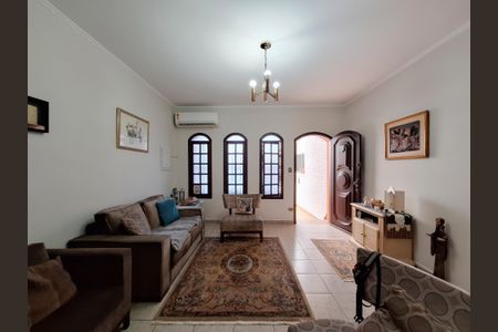Casa à venda com 130m², 4 quartos e 2 vagasSala