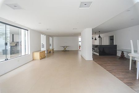 Apartamento para alugar com 260m², 3 quartos e 3 vagas Apartamento para alugar com 260m², 3 quartos e 3 vagasÁrea comum - Salão de festas